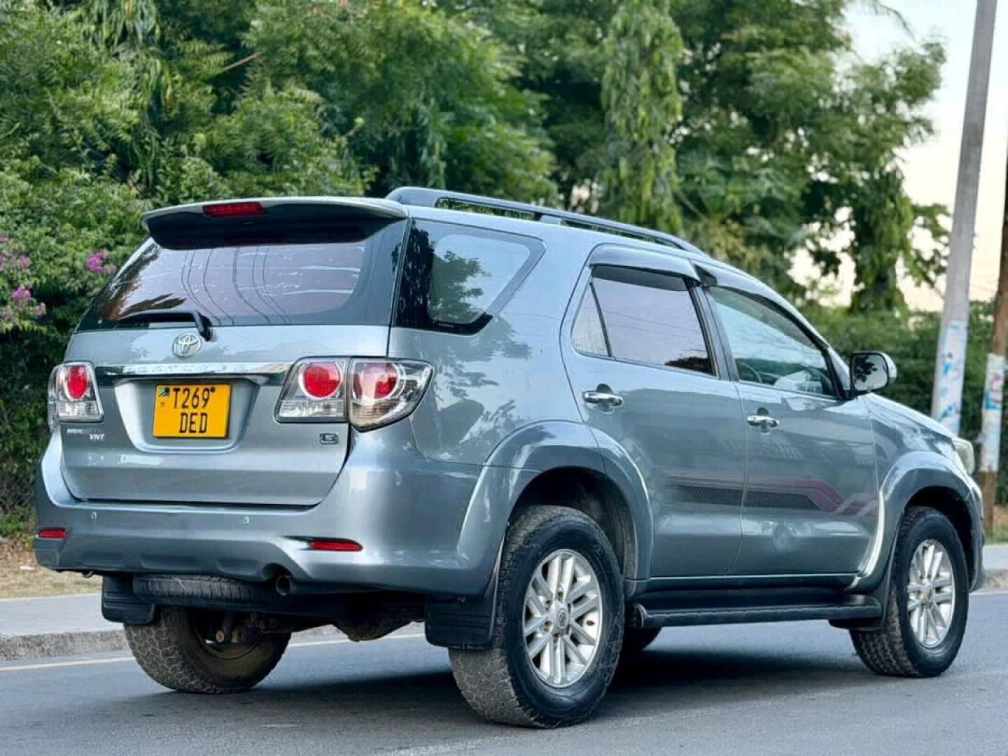 2013 Toyota Fortuner G Model SUV (2490cc) thumbnail 5