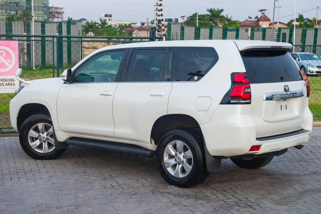 Toyota Land Cruiser Prado 2019 thumbnail 4