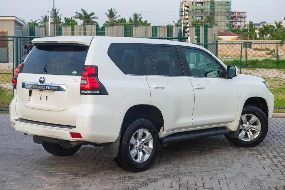 Toyota Land Cruiser Prado 2019 thumbnail 6