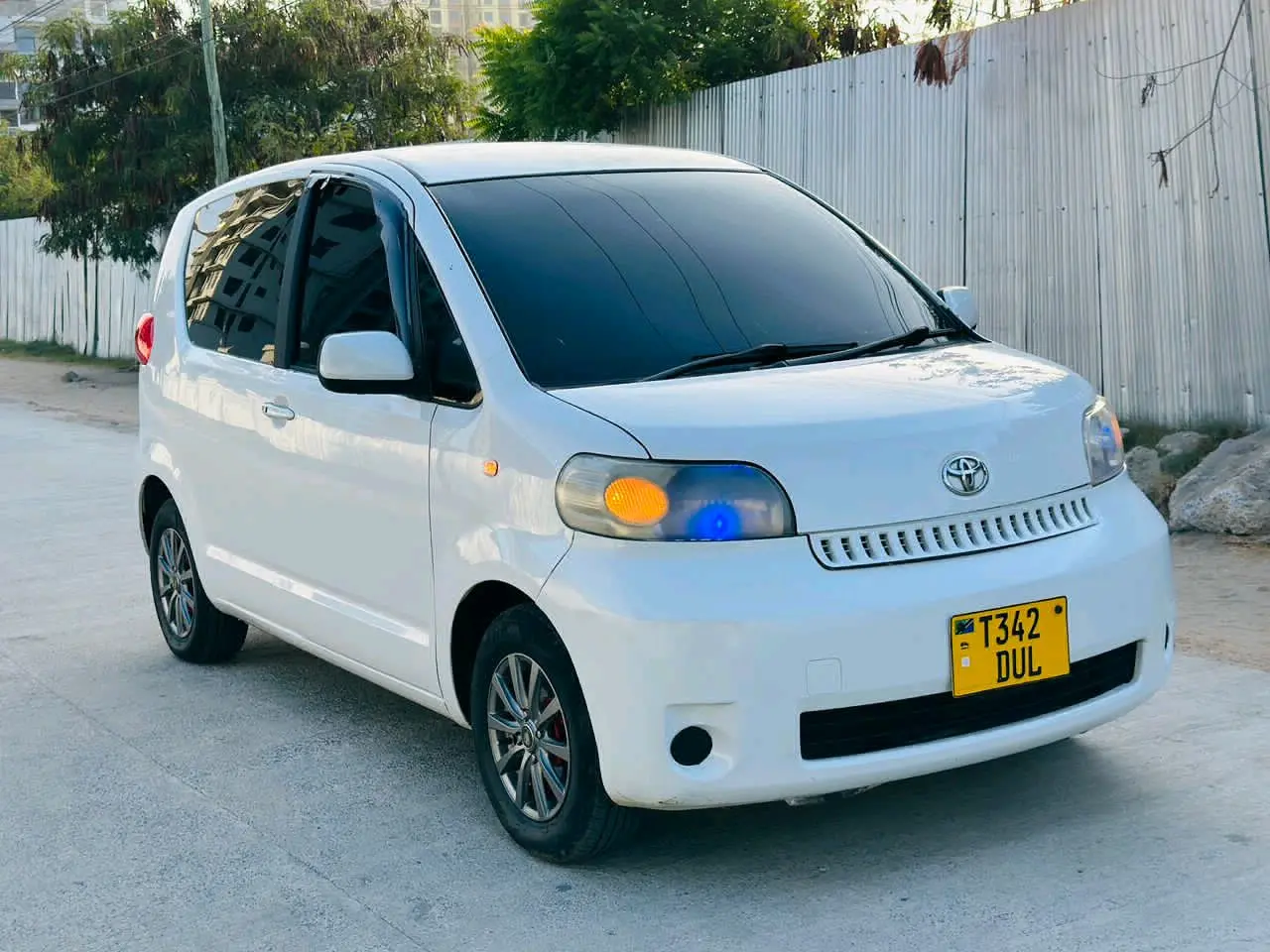 Toyota Porte White 1290cc Automatic thumbnail 2