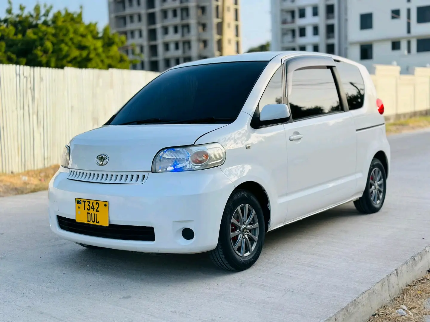 Toyota Porte White 1290cc Automatic thumbnail 4