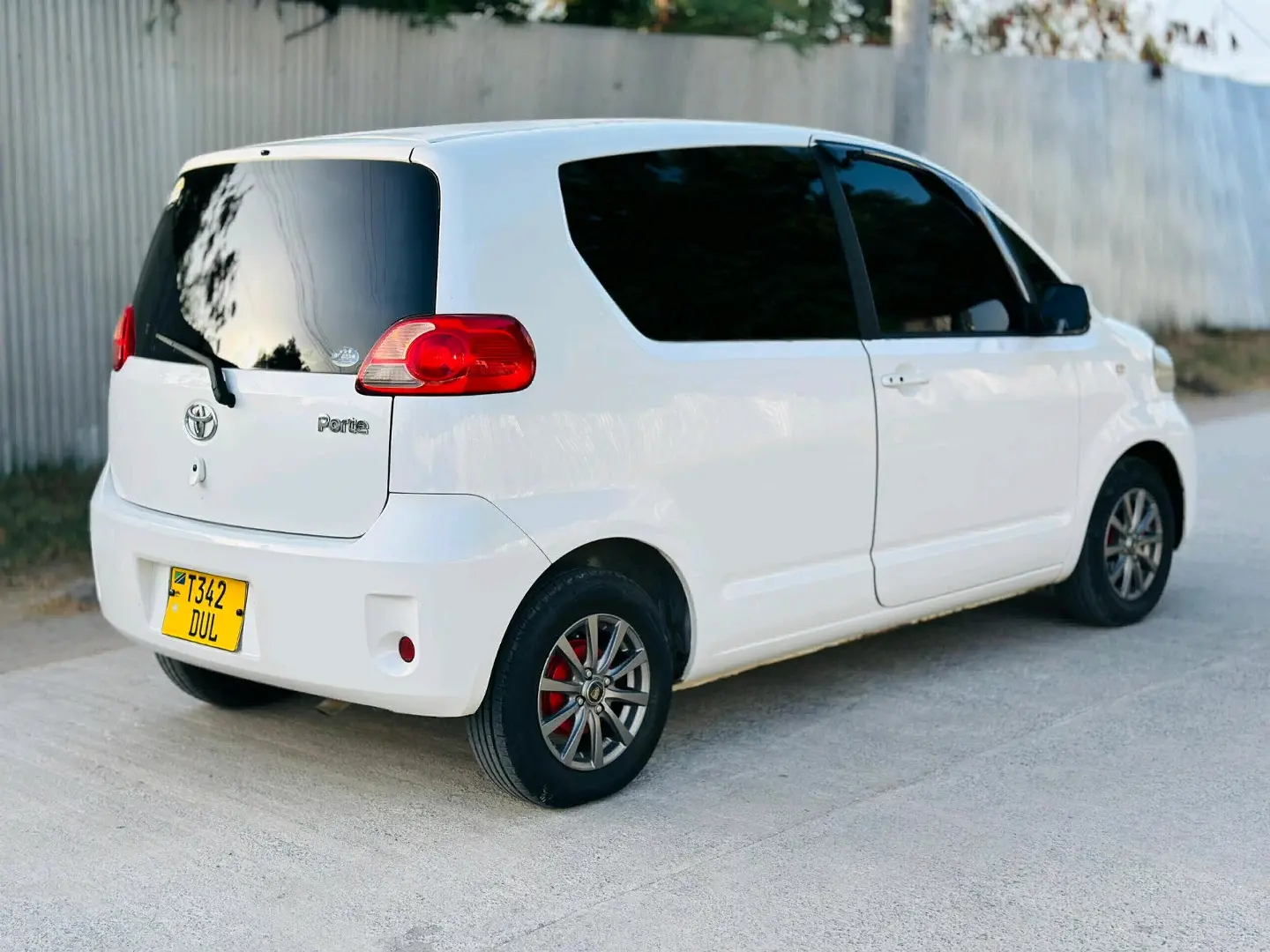 Toyota Porte White 1290cc Automatic thumbnail 6