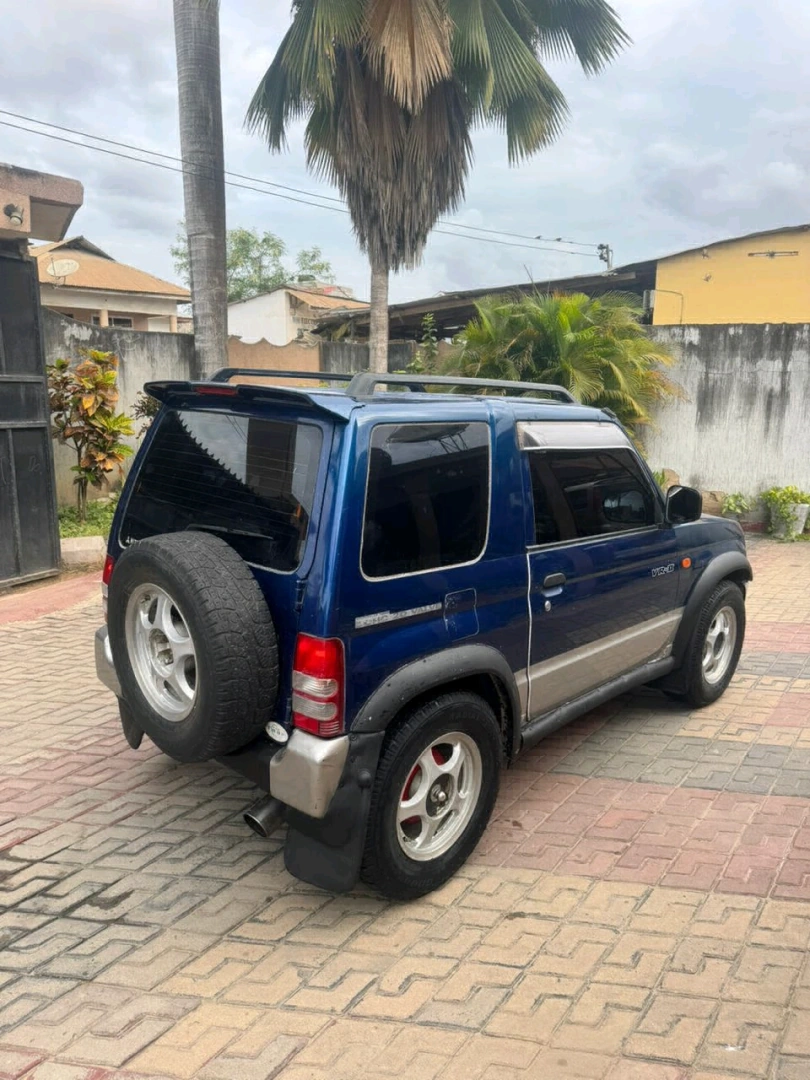 Dark Blue Mitsubishi Pajero iO CMW thumbnail 2