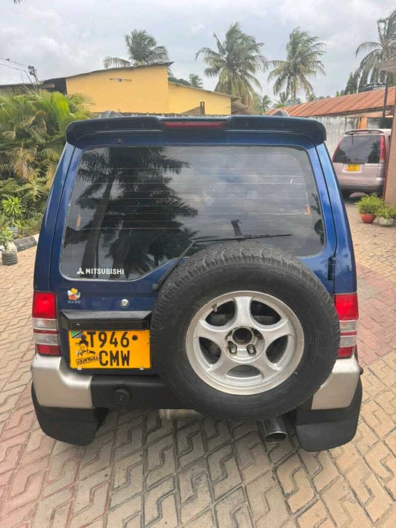 Dark Blue Mitsubishi Pajero iO CMW thumbnail 3