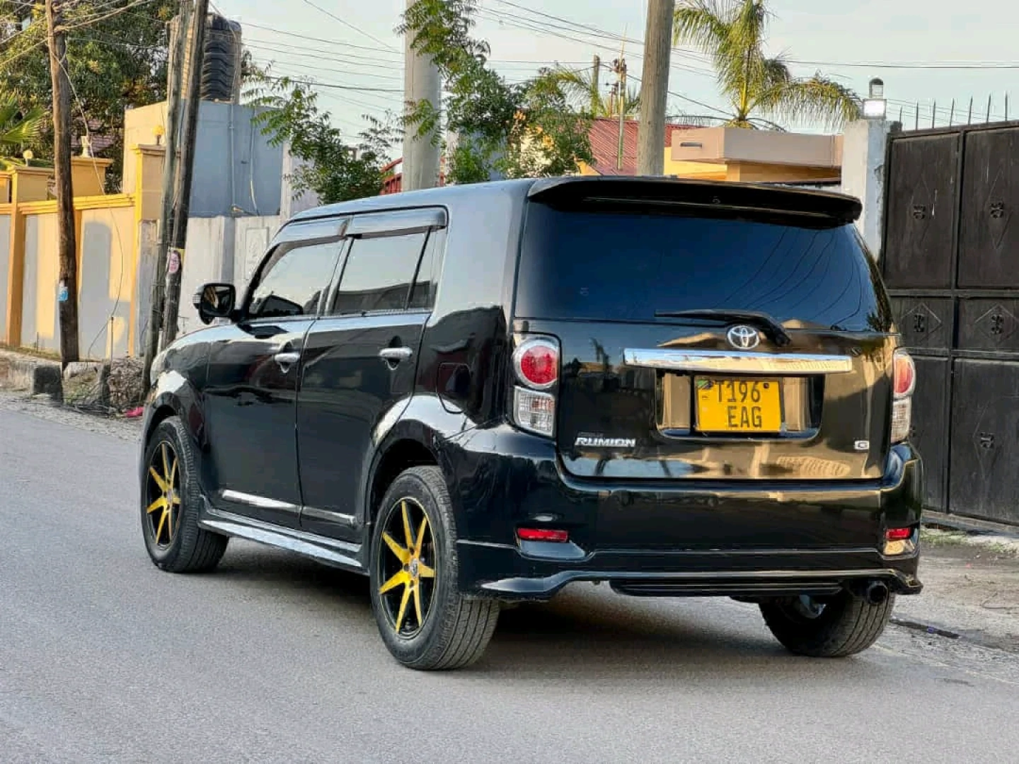 Toyota Rumion Black 2010 thumbnail 5