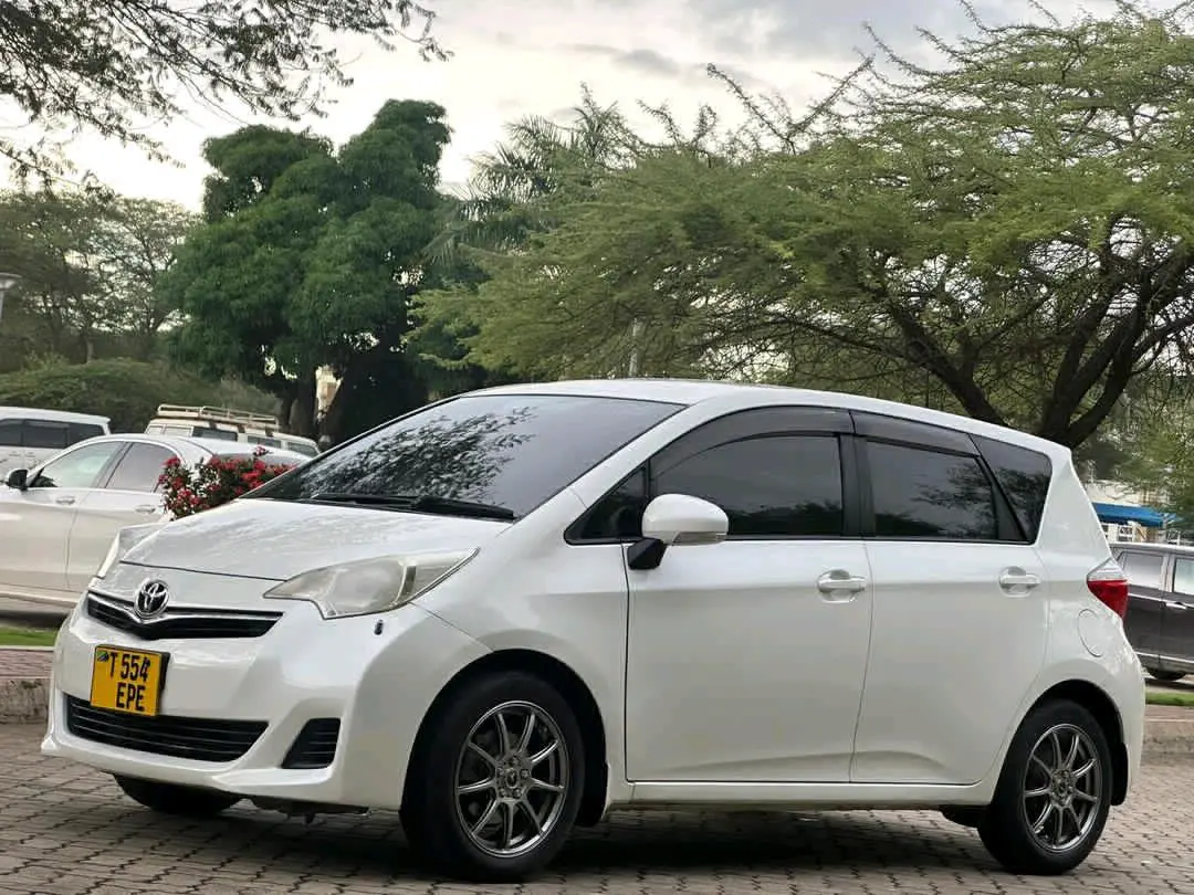 Toyota Ractis 2012 White thumbnail 2