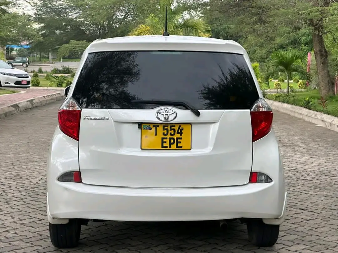 Toyota Ractis 2012 White thumbnail 3