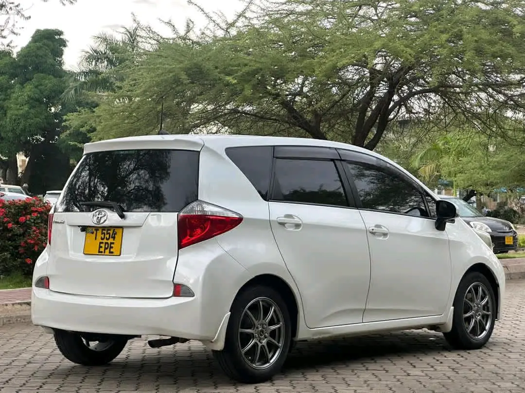 Toyota Ractis 2012 White thumbnail 4