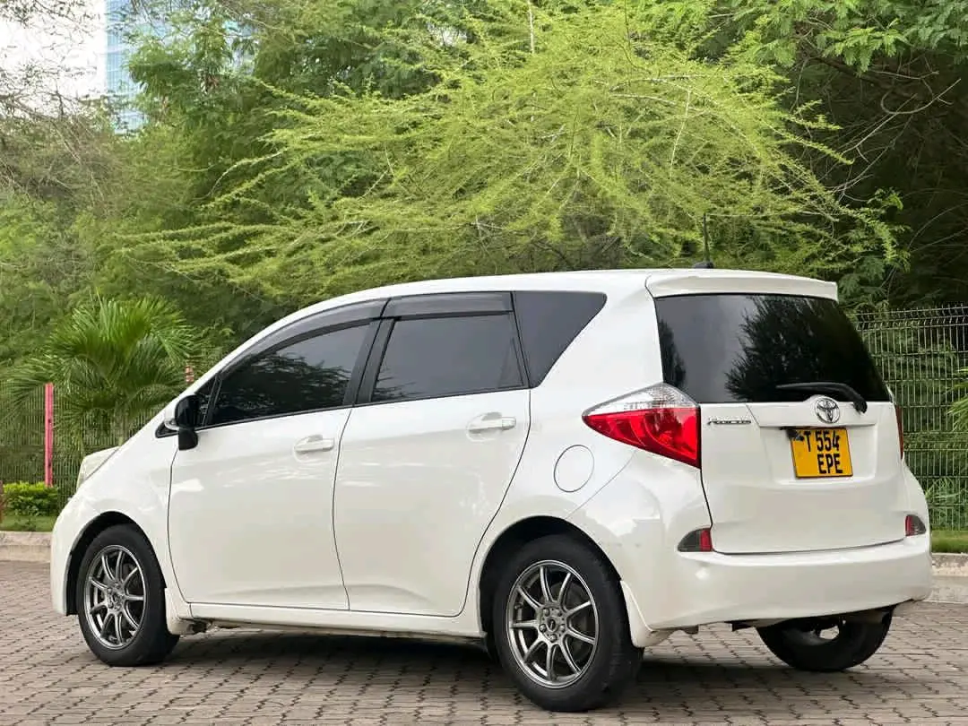 Toyota Ractis 2012 White thumbnail 5