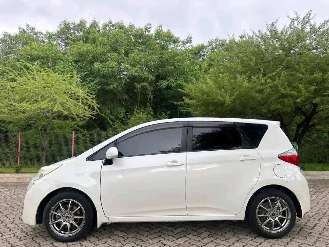 Toyota Ractis 2012 White thumbnail 6