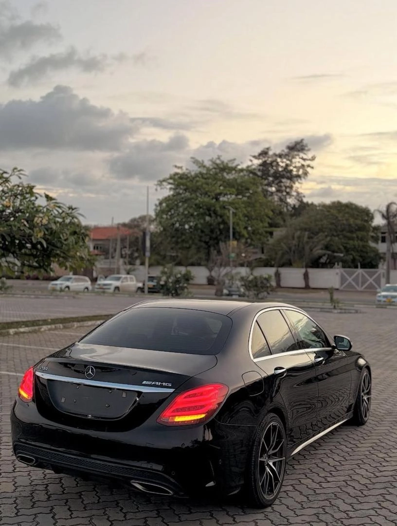 Mercedes Benz C200 AMG 2015 thumbnail 4