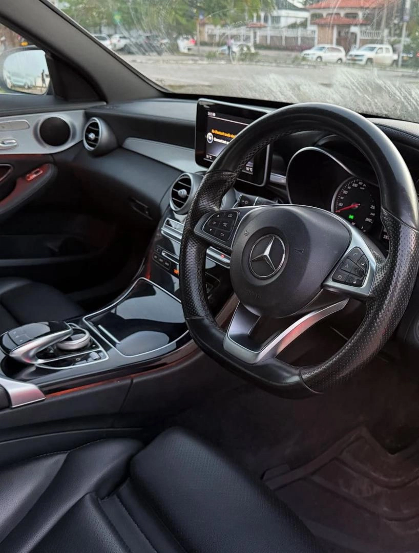 Mercedes Benz C200 AMG 2015 thumbnail 7