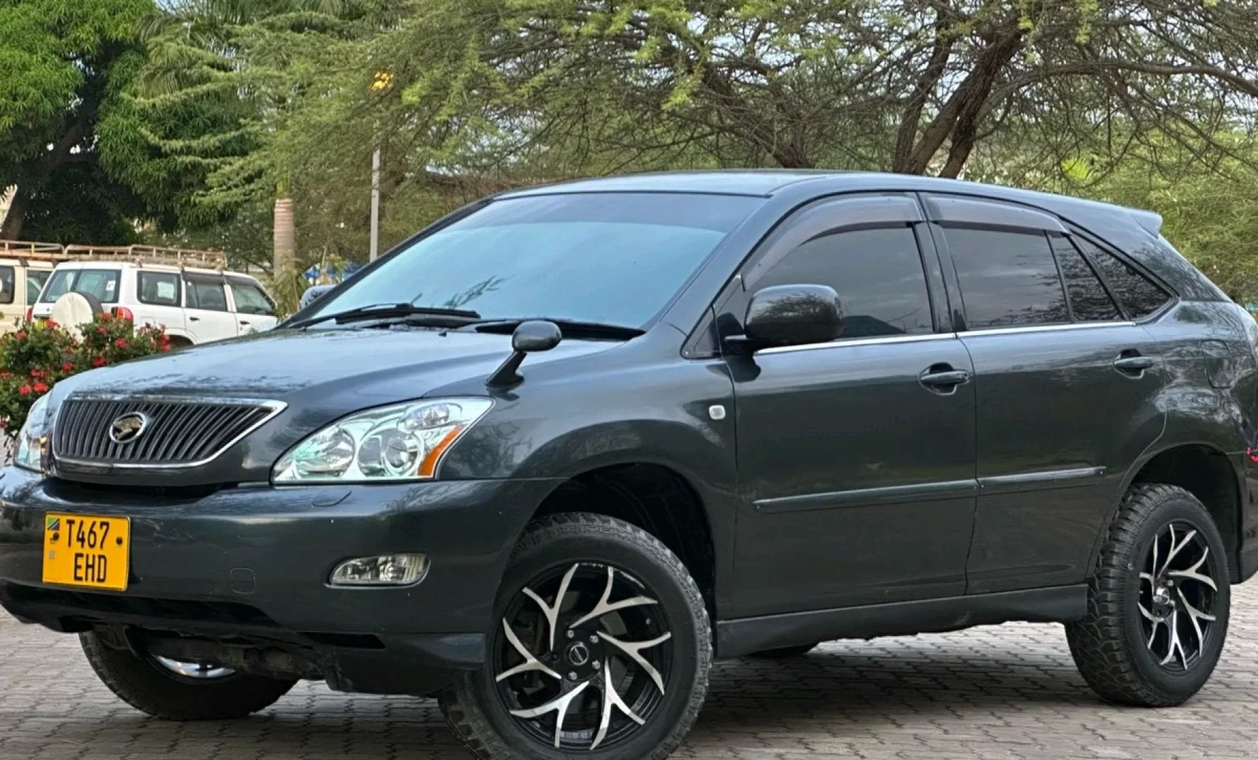 Toyota Harrier 2006 Black SUV (EHD) thumbnail 3