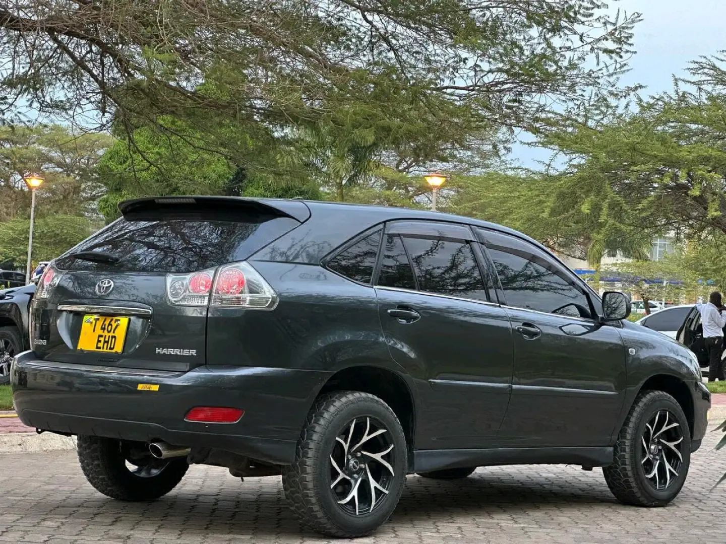 Toyota Harrier 2006 Black SUV (EHD) thumbnail 4