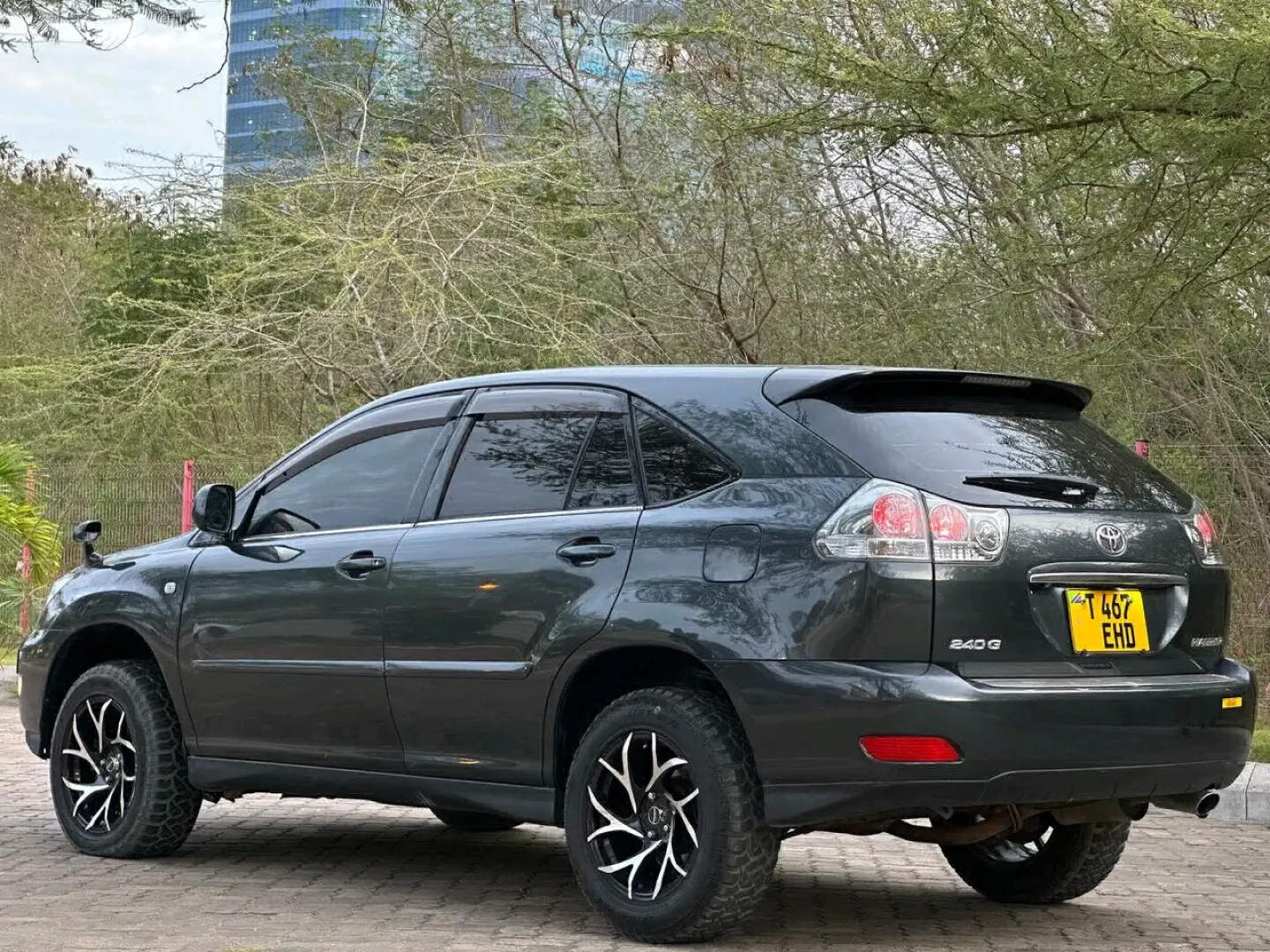 Toyota Harrier 2006 Black SUV (EHD) thumbnail 5
