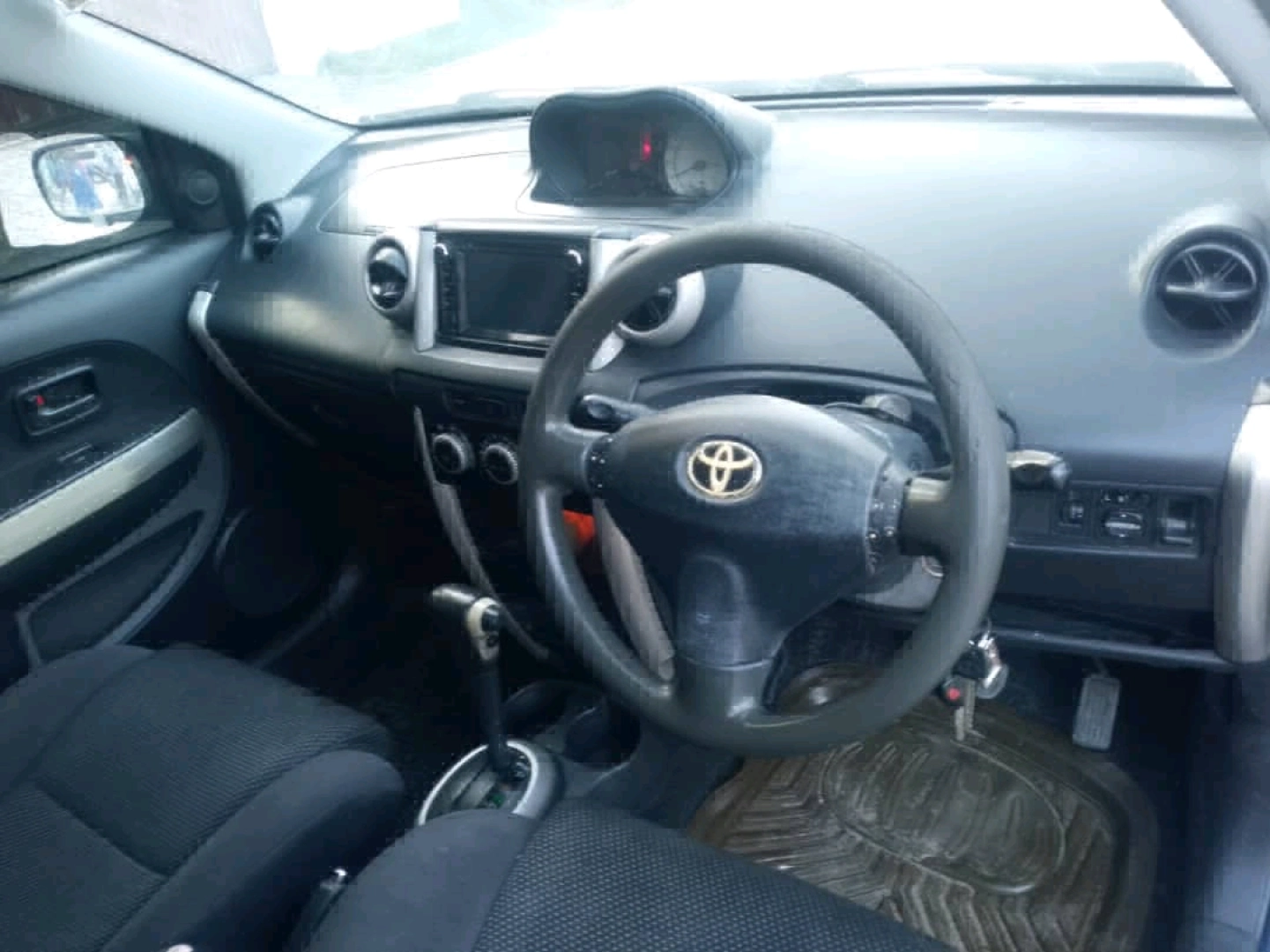 Toyota Ist Hatchback 1290cc Full AC thumbnail 6