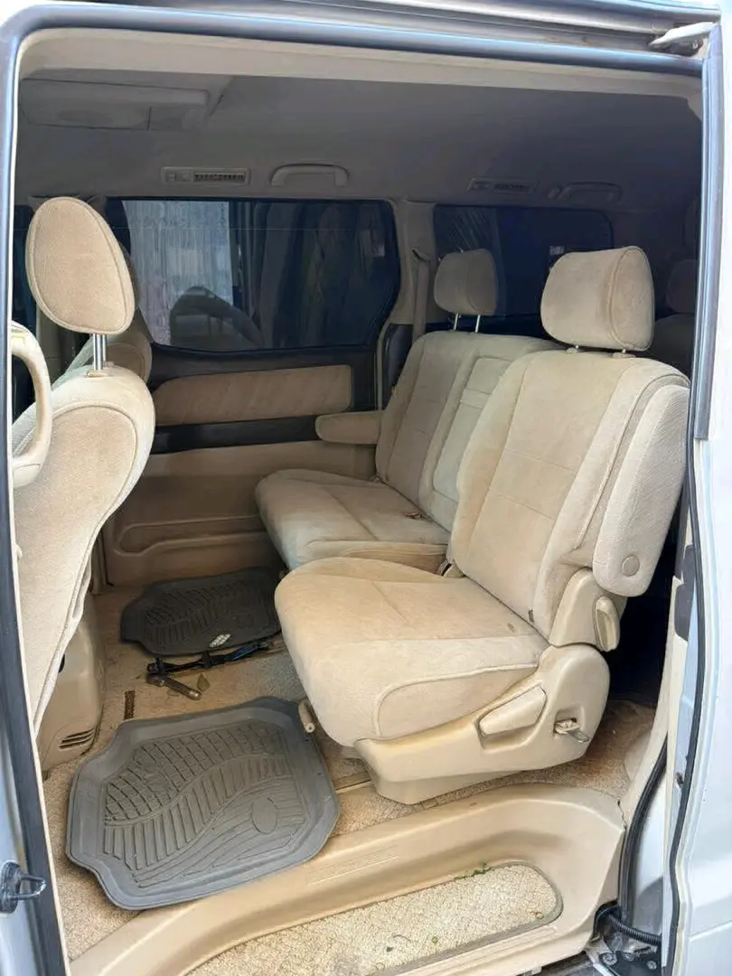 Toyota Alphard 2005 Silver Minivan thumbnail 5