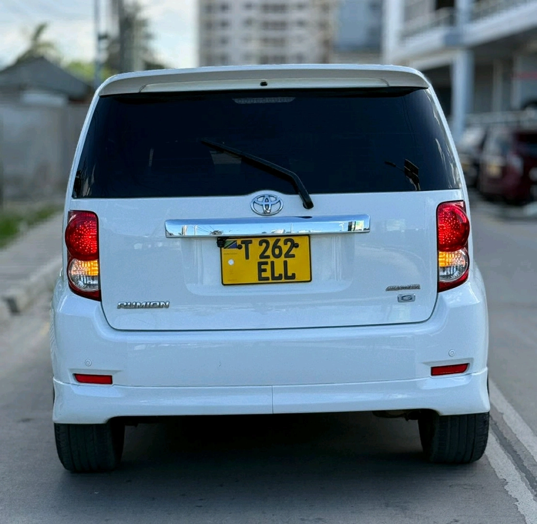 Toyota Rumion Vehicle thumbnail 2