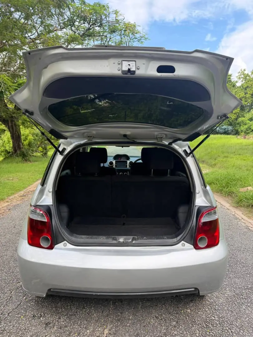 Toyota Ist 2005 Silver, 1290cc thumbnail 6