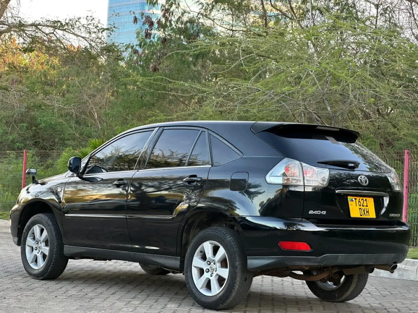 Toyota Harrier SUV 2006 Black (Reg No. DXH) thumbnail 2