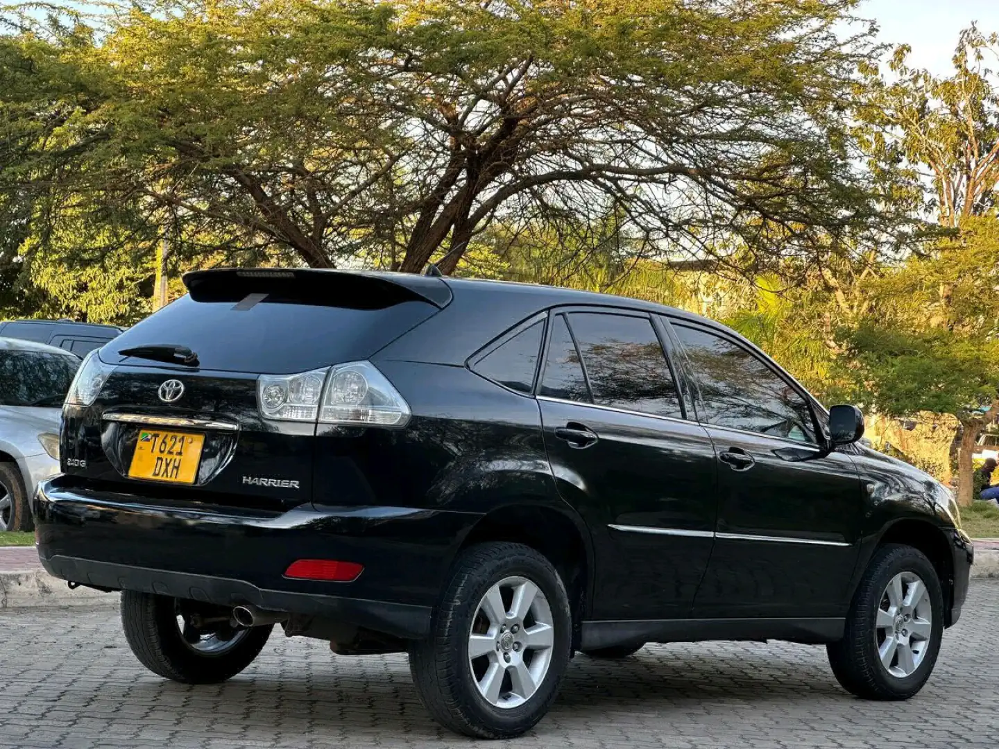 Toyota Harrier SUV 2006 Black (Reg No. DXH) thumbnail 3