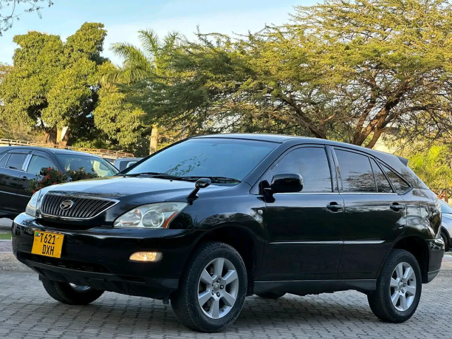 Toyota Harrier SUV 2006 Black (Reg No. DXH) thumbnail 4
