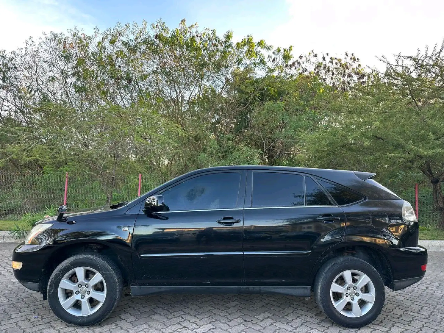 Toyota Harrier SUV 2006 Black (Reg No. DXH) thumbnail 5