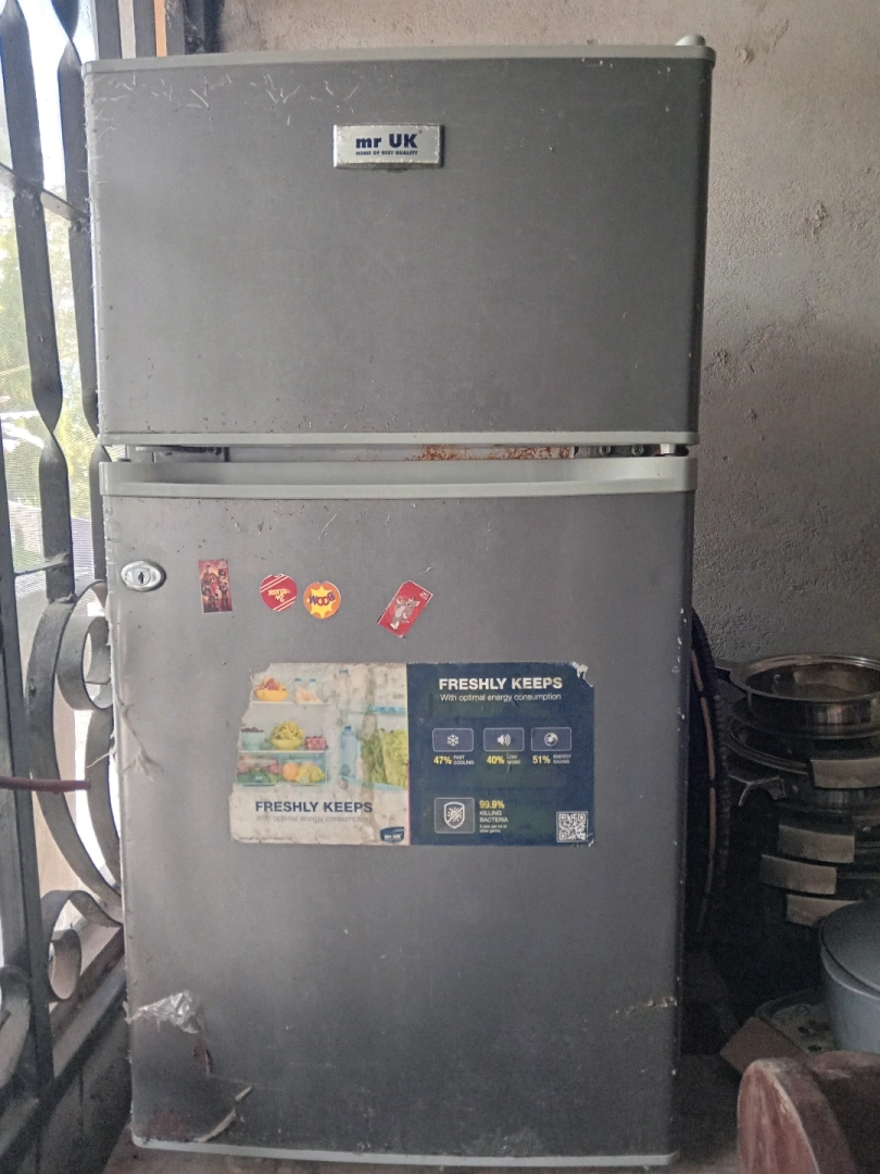 Old Two-Door Refrigerator with Internal Leakage thumbnail 2
