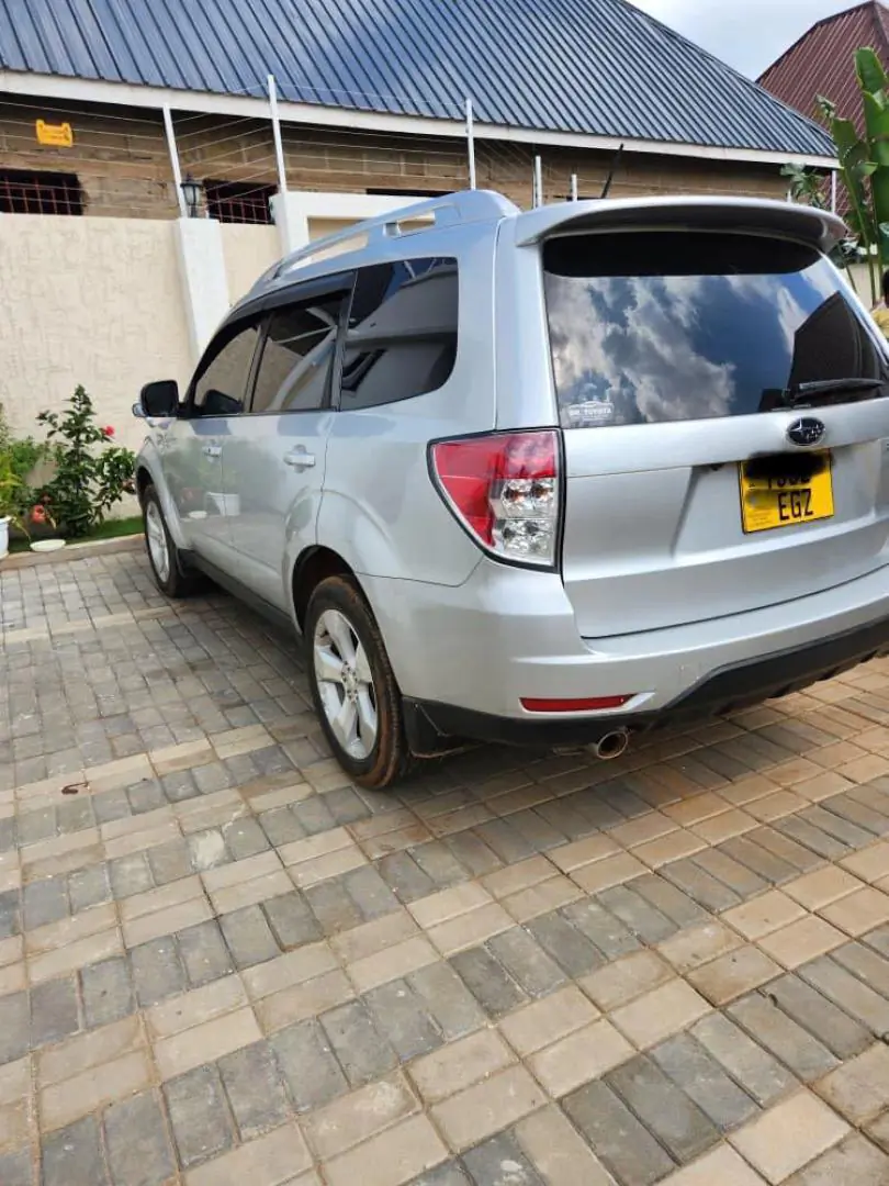 Silver Subaru Forester for Sale thumbnail 5