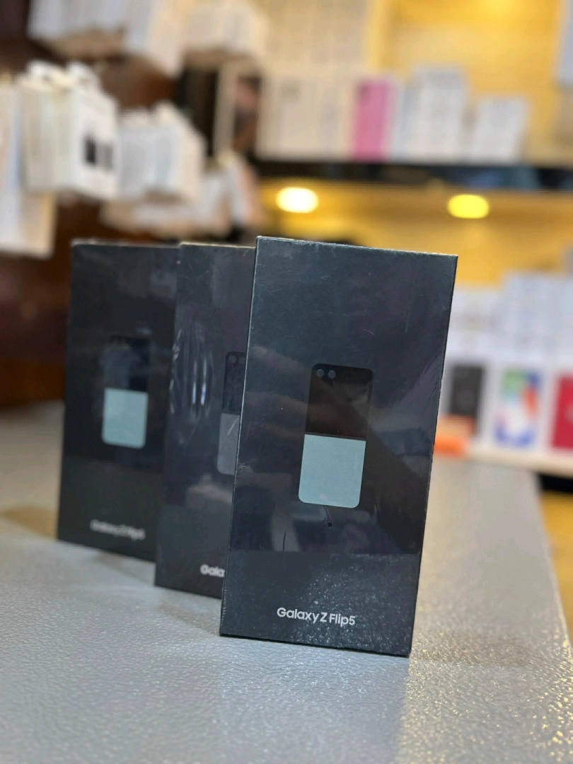 Brand New Samsung Galaxy Z Flip 5 (12GB RAM, 512GB Storage)