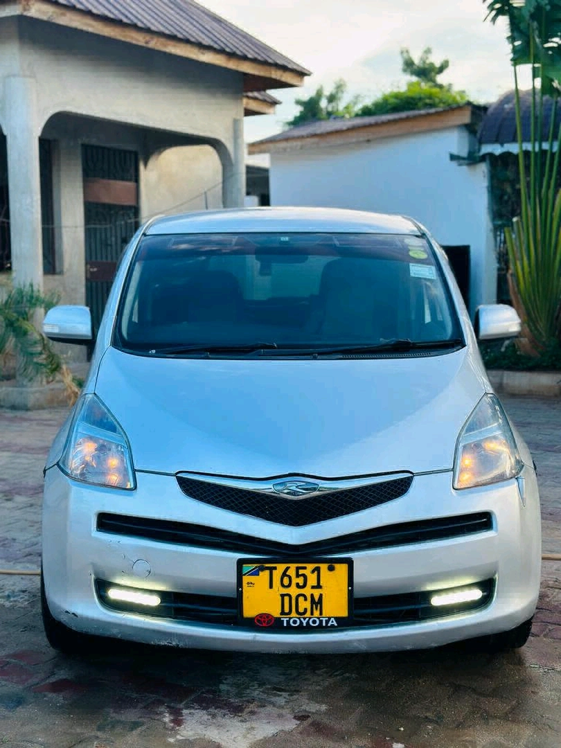 Toyota Ractis Silver 1290cc Full AC