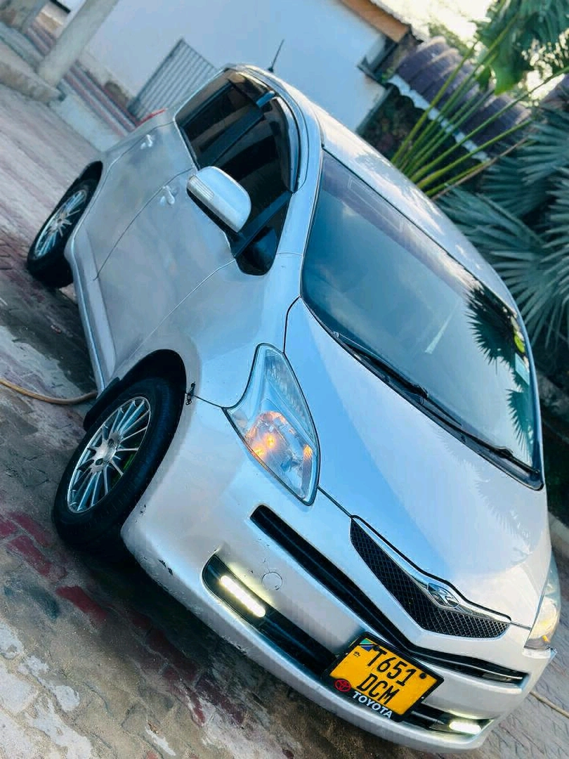 Toyota Ractis Silver 1290cc Full AC thumbnail 4
