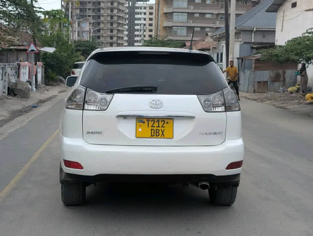 Toyota Harrier 2005 Pearl White T212 DBX thumbnail 3