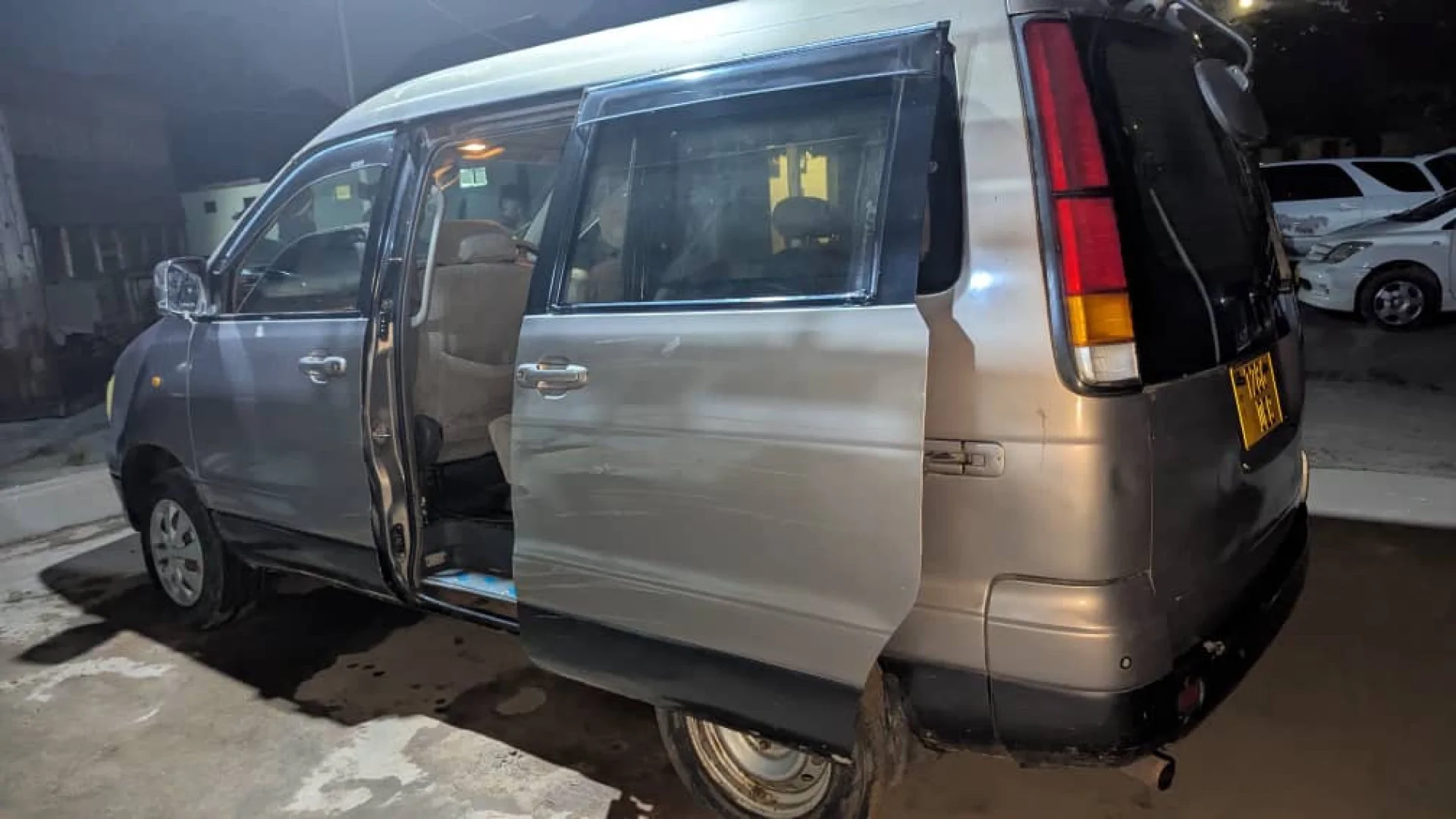 Toyota SR40 Van for Sale (T286 DEC) thumbnail 4