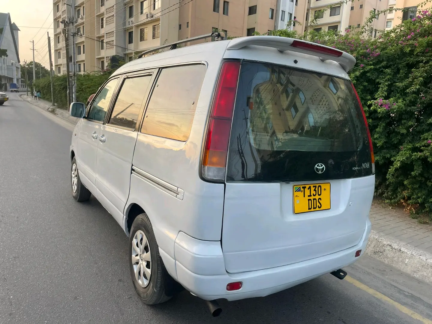 Toyota Noah SR40 2000 Model thumbnail 4