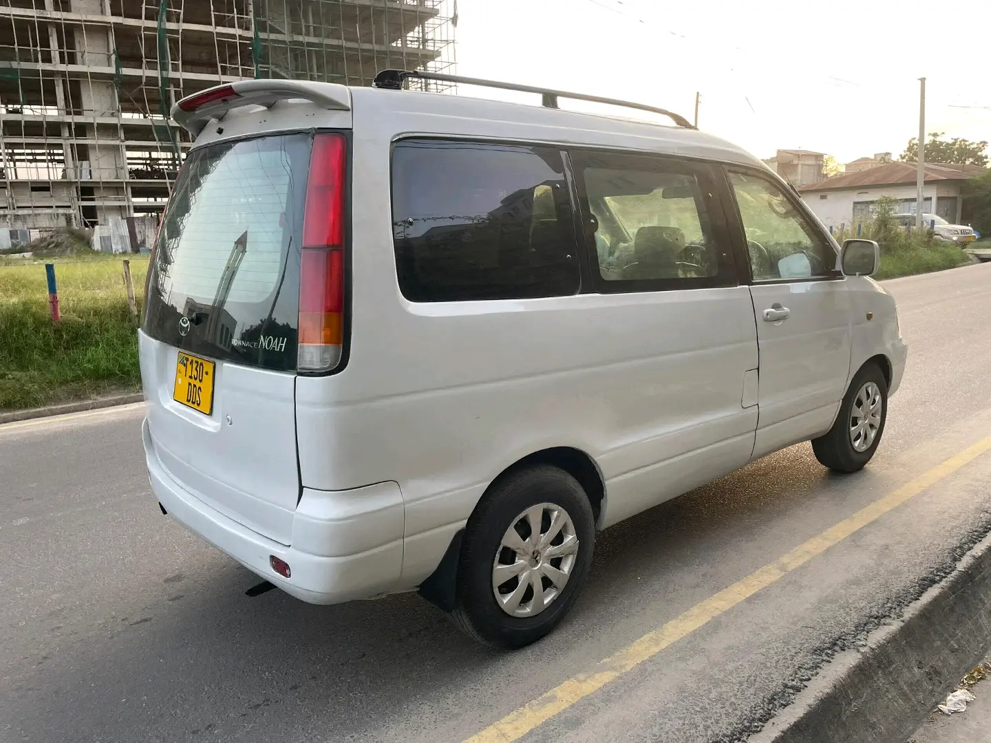 Toyota Noah SR40 2000 Model thumbnail 5
