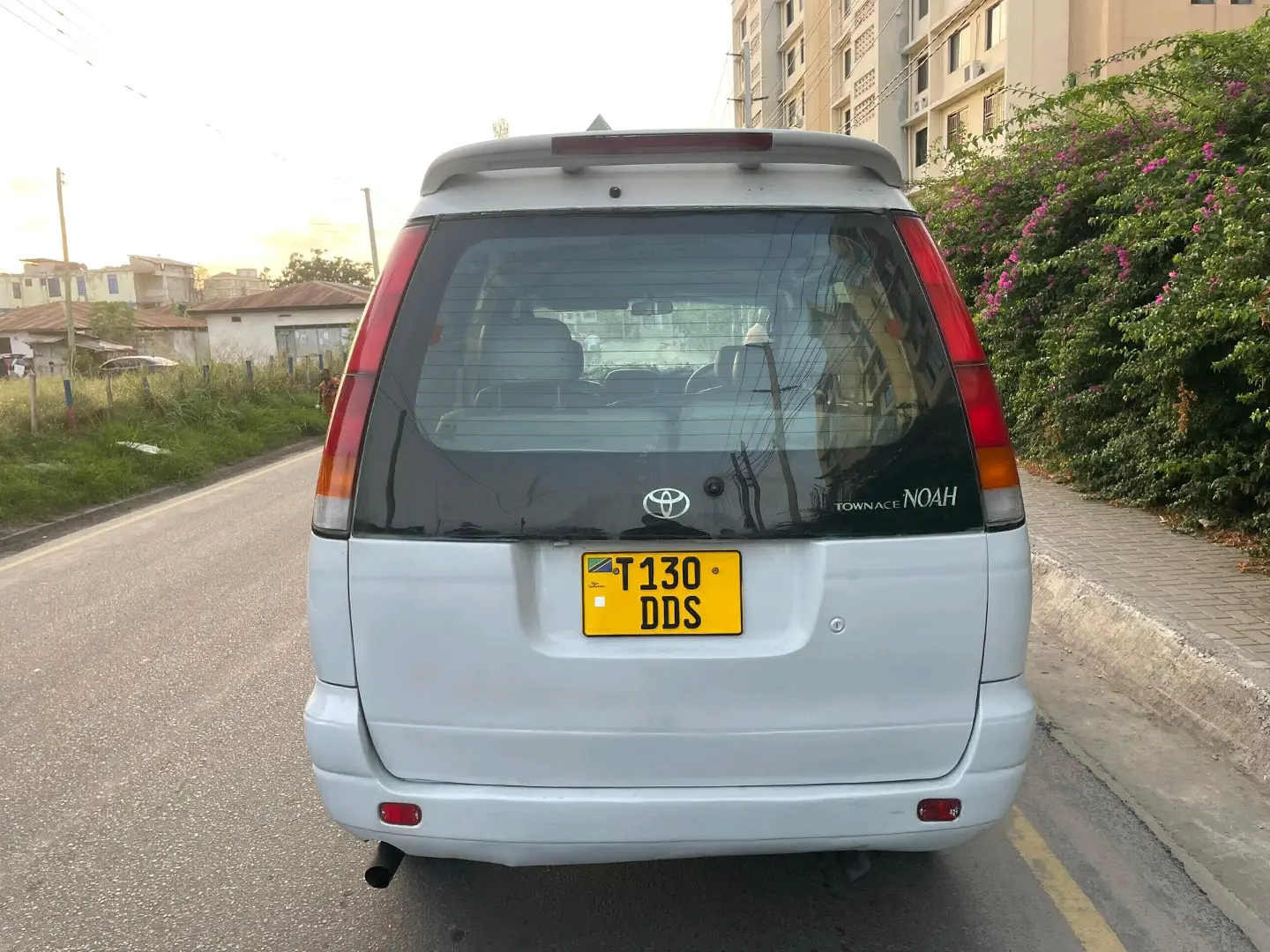 Toyota Noah SR40 2000 Model thumbnail 6