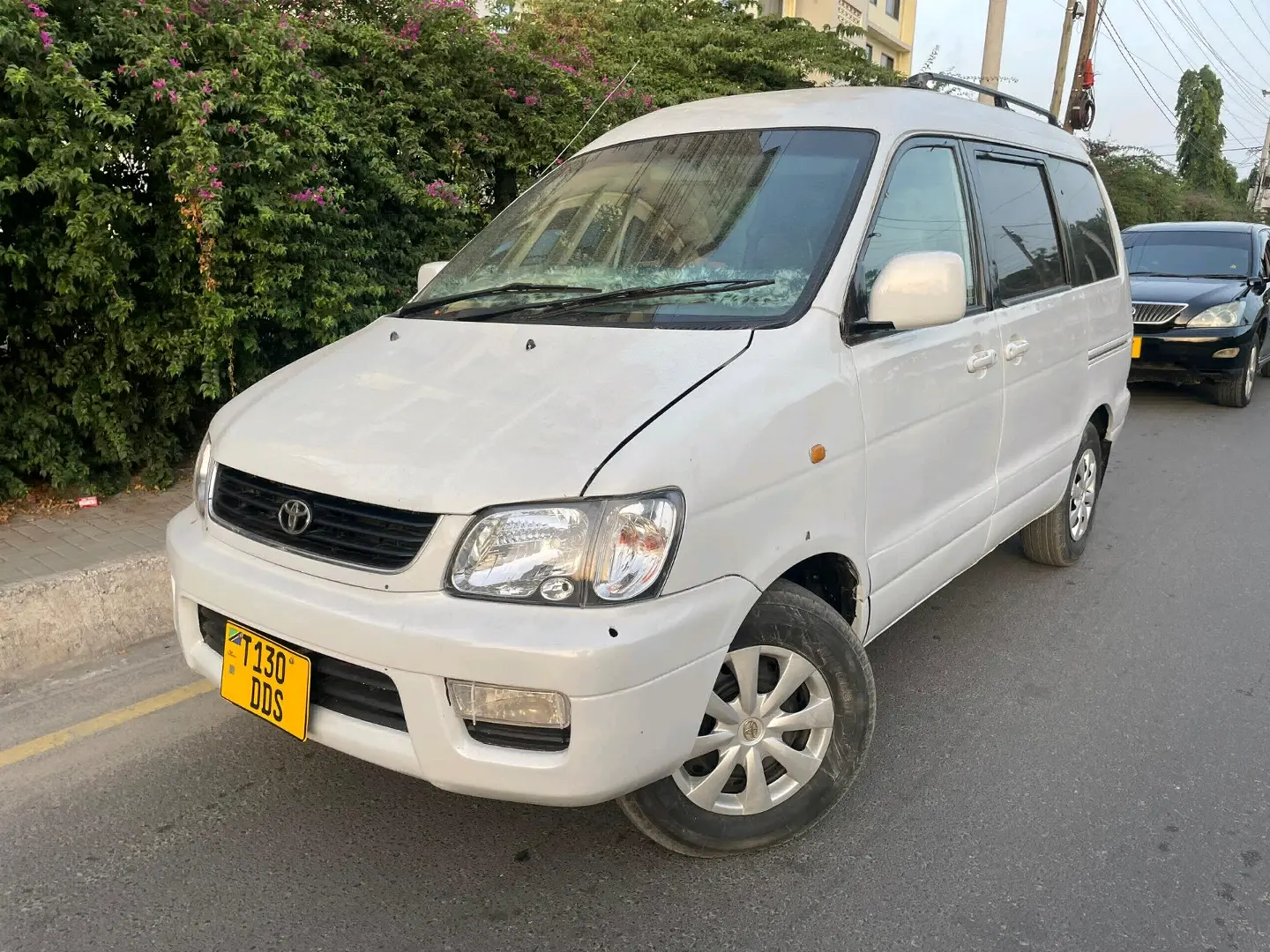 Toyota Noah SR40 2000 Model thumbnail 9