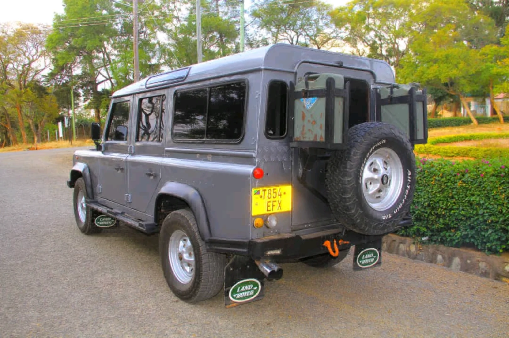 Land Rover Defender 300 TDI Diesel Manual (2003) thumbnail 2