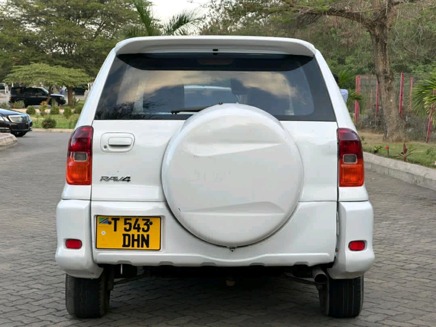 Toyota RAV4 SUV 2004 Model for Sale thumbnail 2