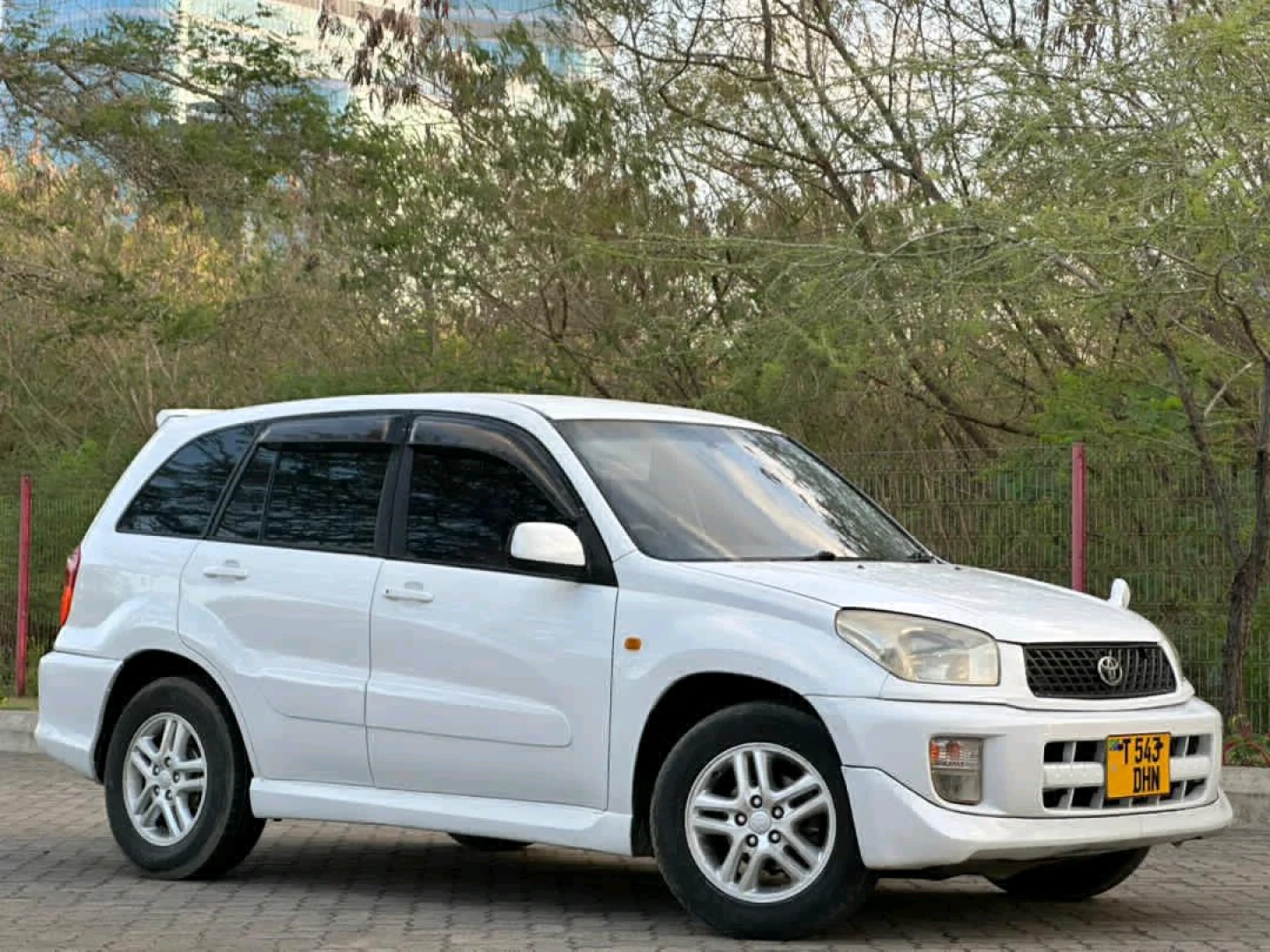 Toyota RAV4 SUV 2004 Model for Sale thumbnail 5