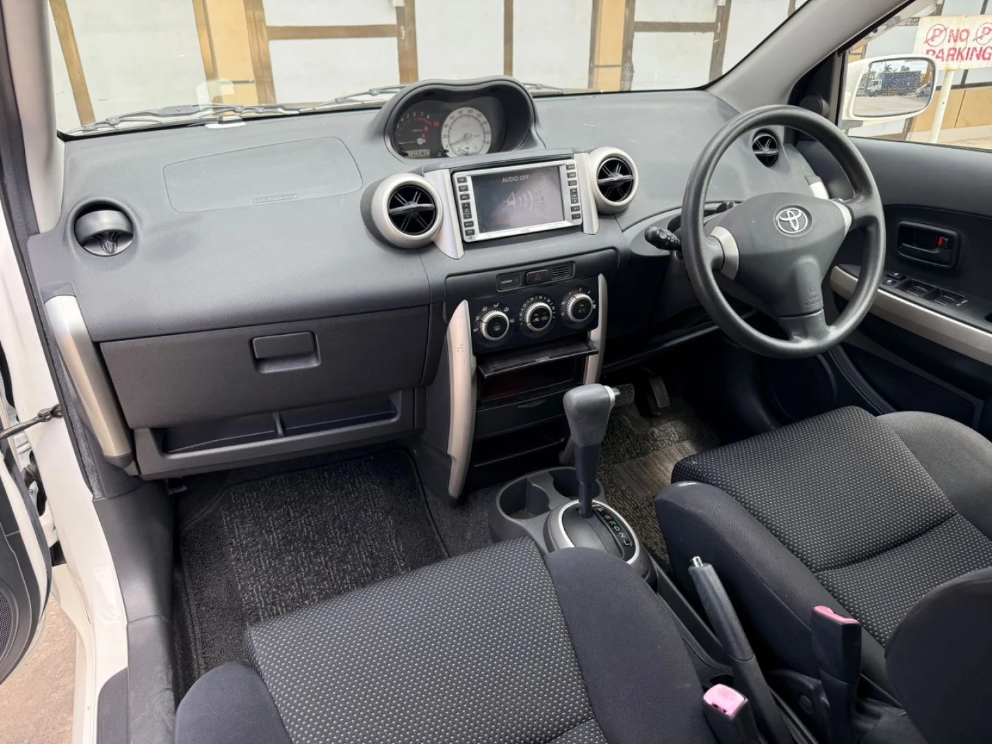 Toyota Ist 2005 Hatchback thumbnail 4