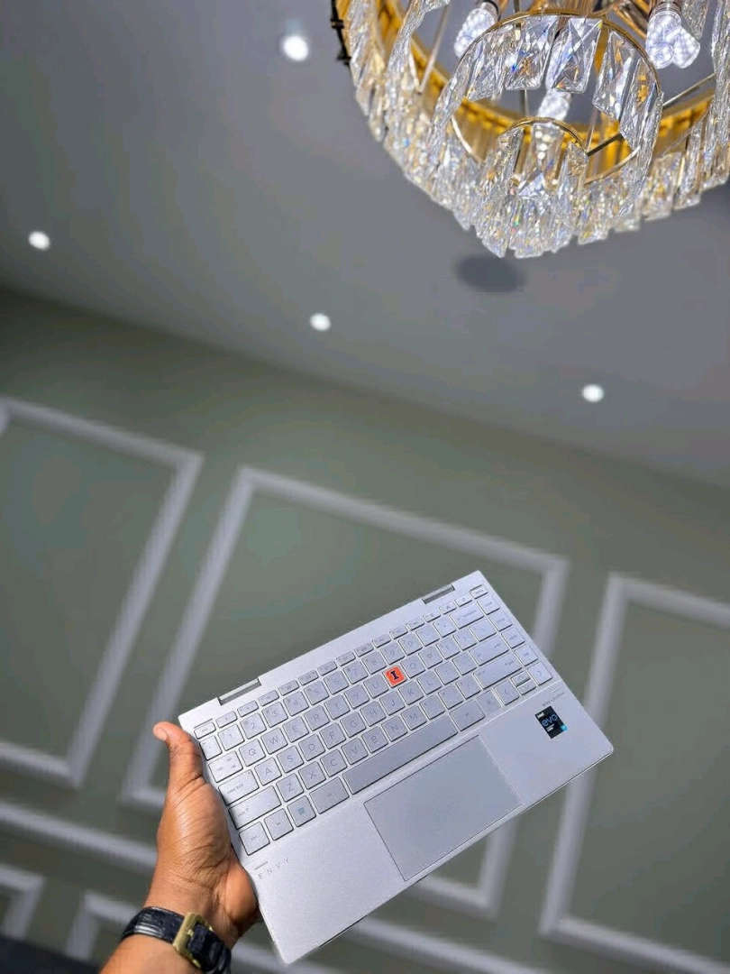 HP Envy x360 2-in-1 Laptop Core i5 12th Gen thumbnail 3