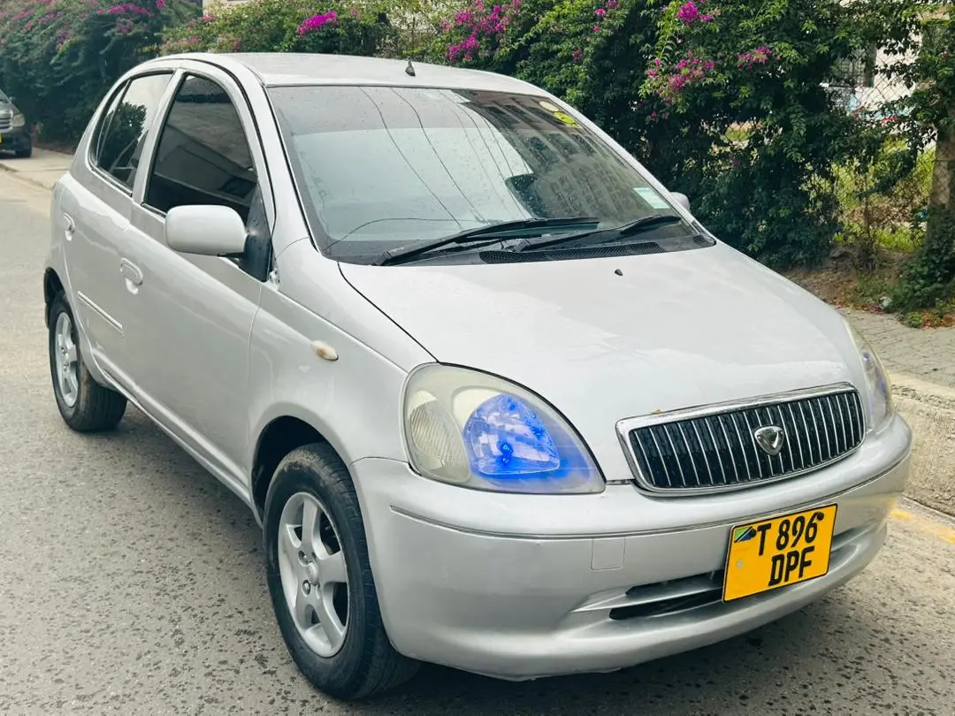 Toyota Vitz Hatchback 2003 Silver thumbnail 2