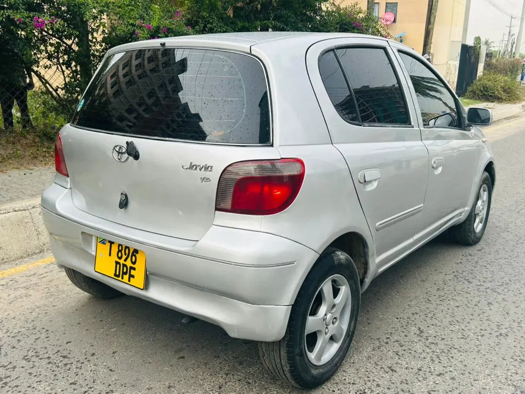 Toyota Vitz Hatchback 2003 Silver thumbnail 3