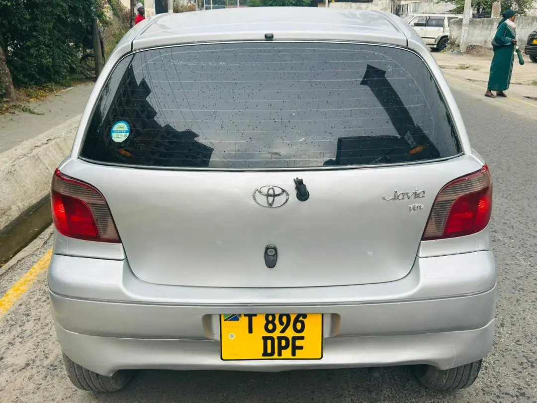 Toyota Vitz Hatchback 2003 Silver thumbnail 4