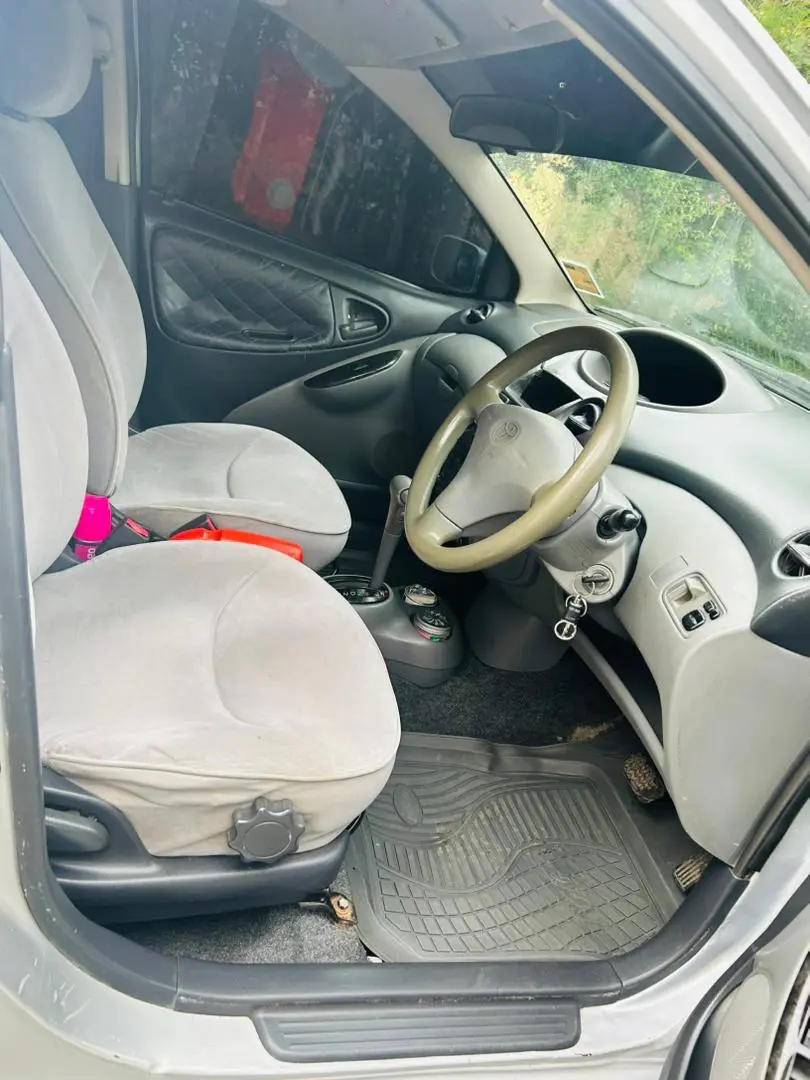 Toyota Vitz Hatchback 2003 Silver thumbnail 7