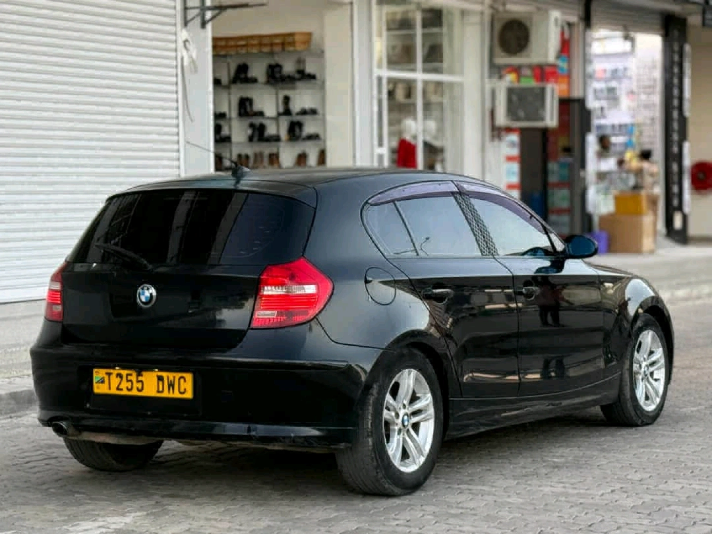 BMW 1 Series Hatchback 1990 cc thumbnail 3