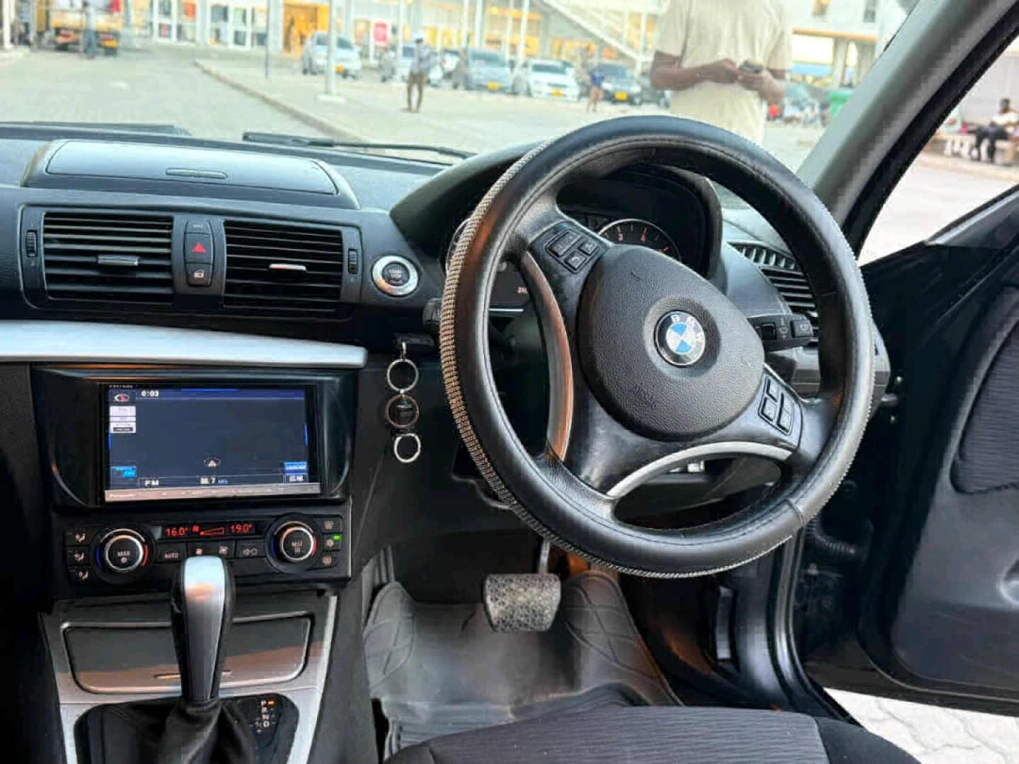 BMW 1 Series Hatchback 1990 cc thumbnail 5