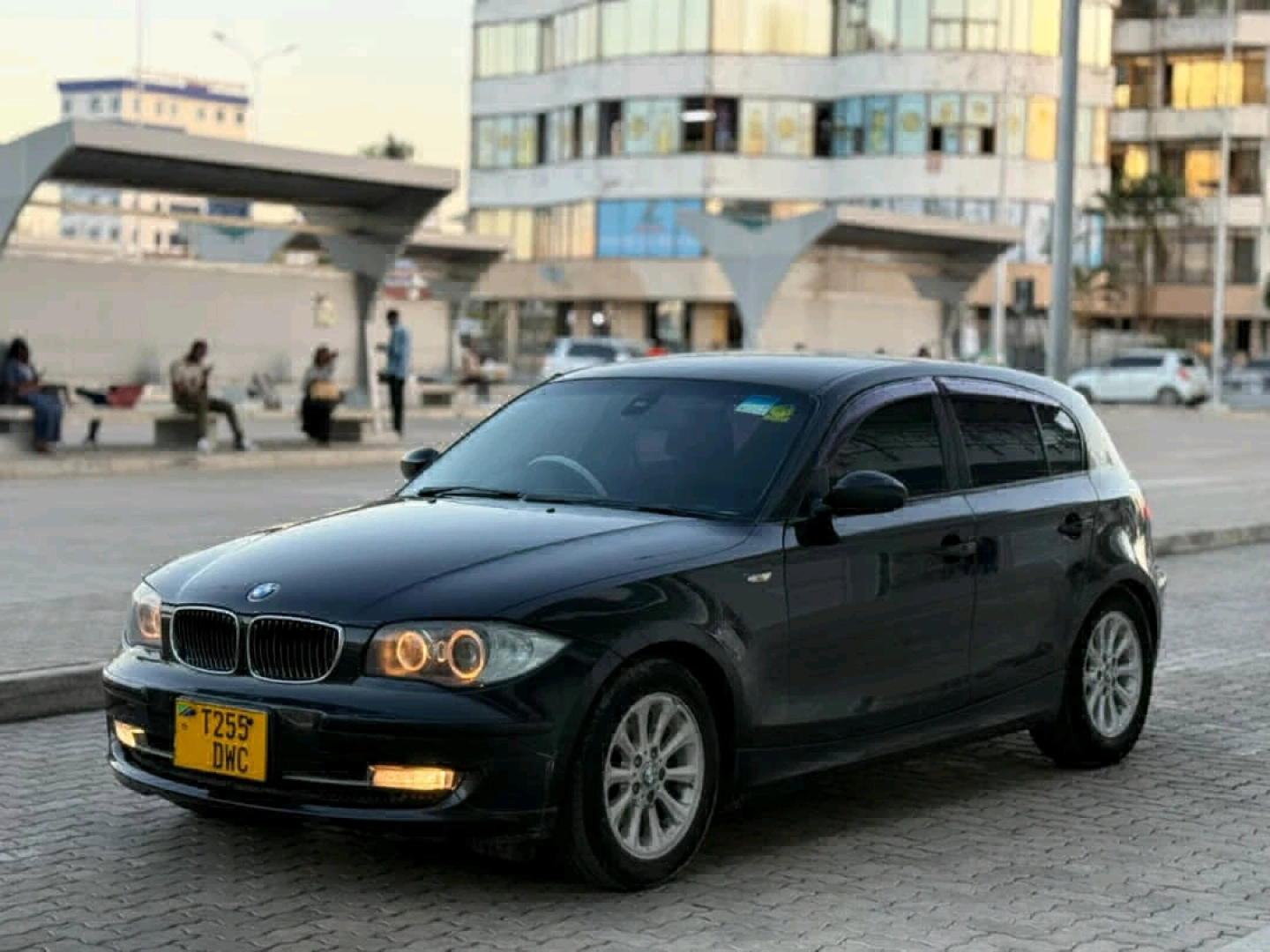 BMW 1 Series Hatchback 1990 cc thumbnail 7